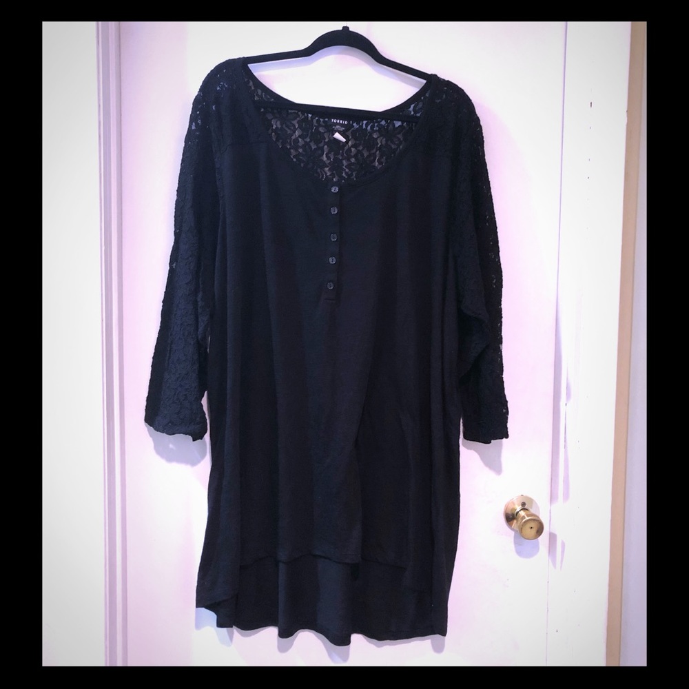 Torrid 5x black Henley top with lace yolk back